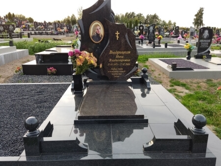 Установка памятников и оград, благоустройство могил